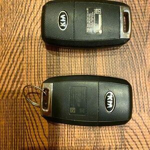 Original equipment manufacturer OEM autolock flip keys matching for Kia we sold.